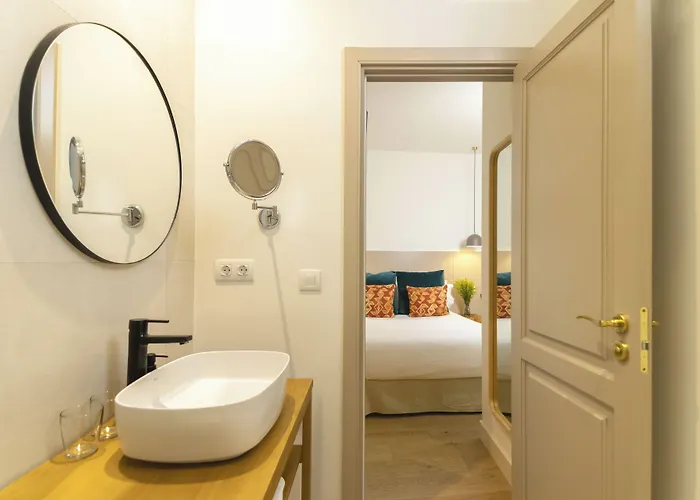 מלון Veintiuno Emblematic Hotels By Airnest (Adults Only) 4*