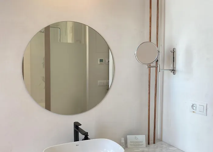 מלון Veintiuno Emblematic Hotels By Airnest (Adults Only) 4*